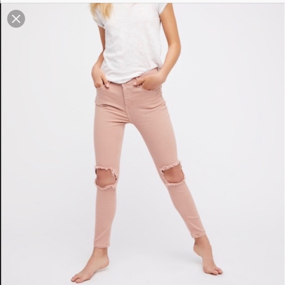 Free People Busted Knee Dusty Rose/Blush Hi-Rise Jeans Sz 30 w MEASUREMENTS!